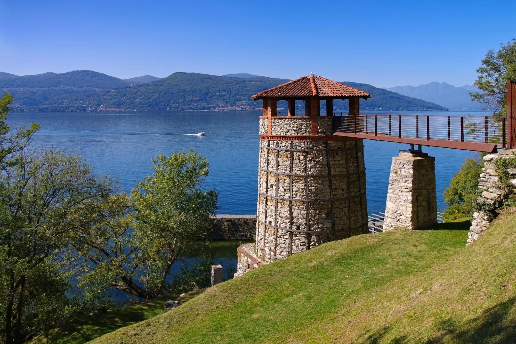 La Luna Nel Lago Lake View Garden - Happy Rentals Ispra Kültér fotó