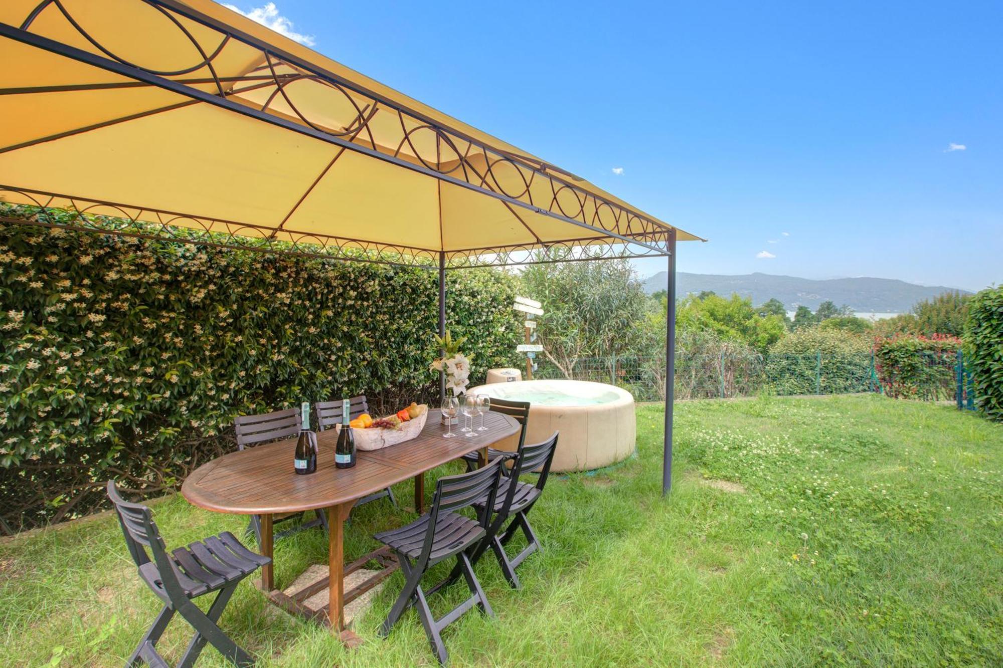 La Luna Nel Lago Lake View Garden - Happy Rentals Ispra Kültér fotó
